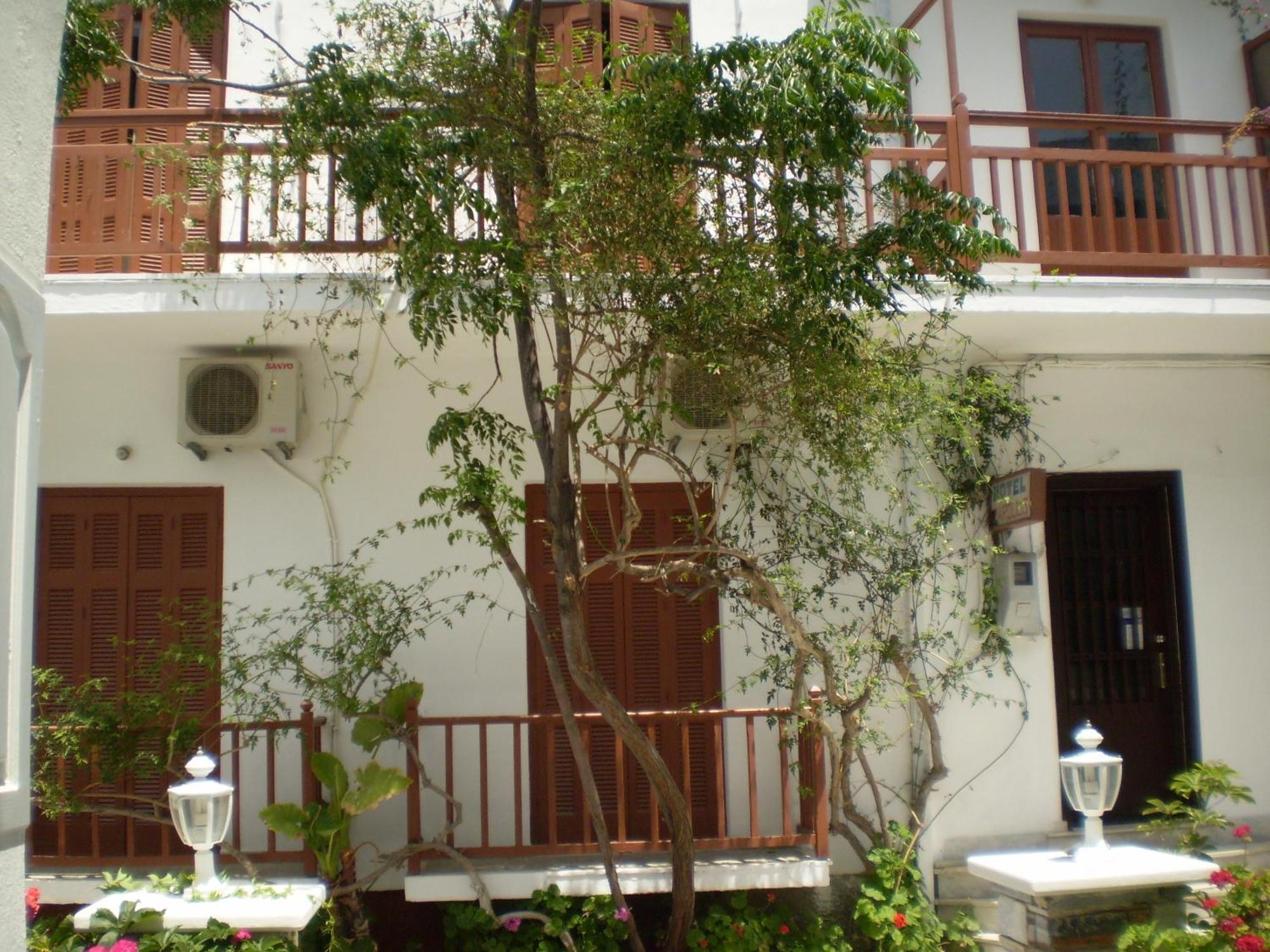 Hotel Maroulis Naxos City Esterno foto